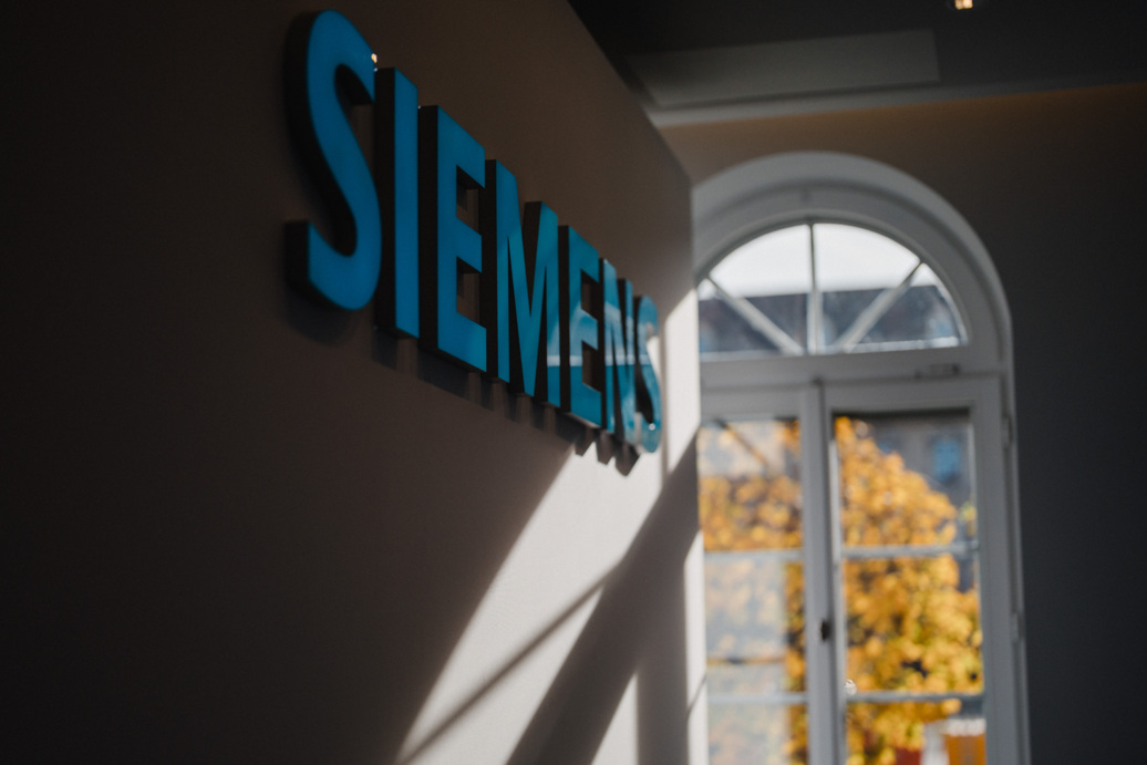 Siemens startet 2026 mit neuer Wachstumsstrategie – KI, Digitalisierung & Fokus auf Kernbereiche